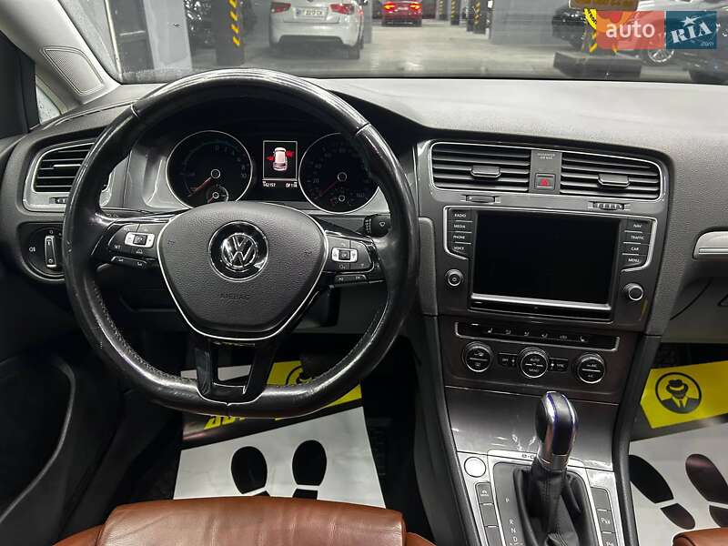 Хетчбек Volkswagen e-Golf 2015 в Чернівцях