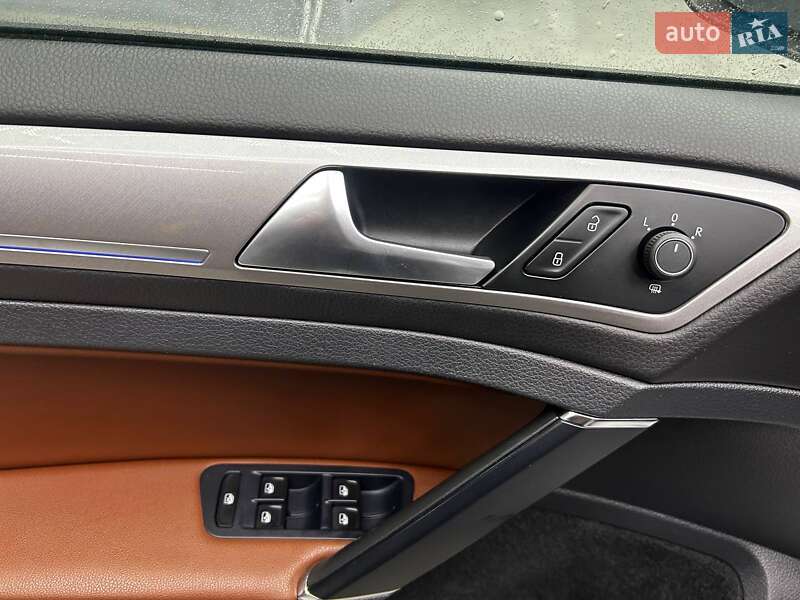 Хетчбек Volkswagen e-Golf 2015 в Чернівцях