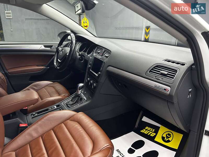 Хетчбек Volkswagen e-Golf 2015 в Чернівцях