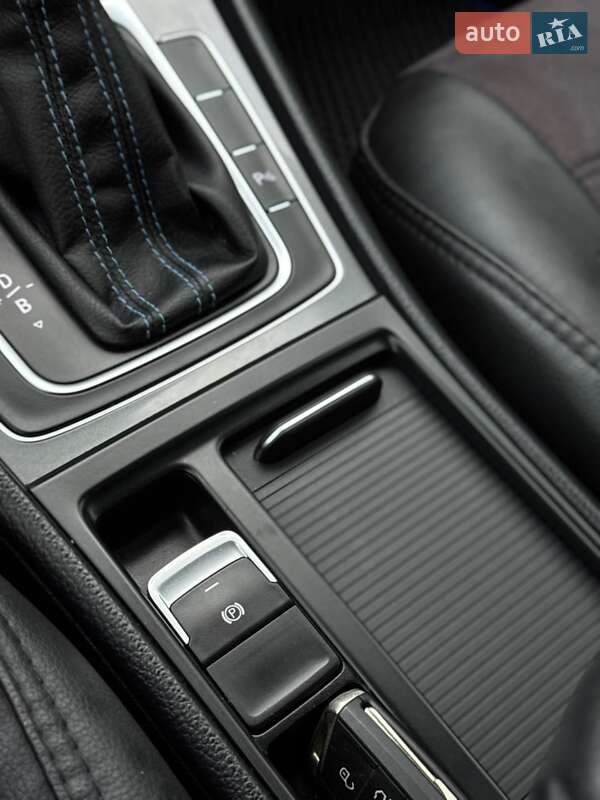 Хетчбек Volkswagen e-Golf 2015 в Чернівцях фото 37 Хетчбек Volkswagen e-Golf 2015 в Чернівцях
