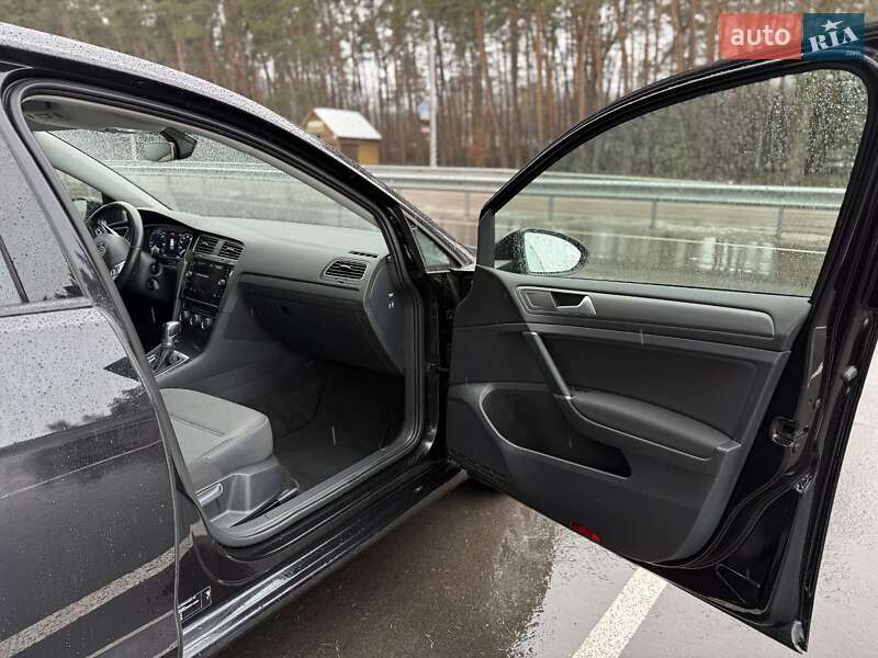 Хэтчбек Volkswagen e-Golf 2019 в Дубно