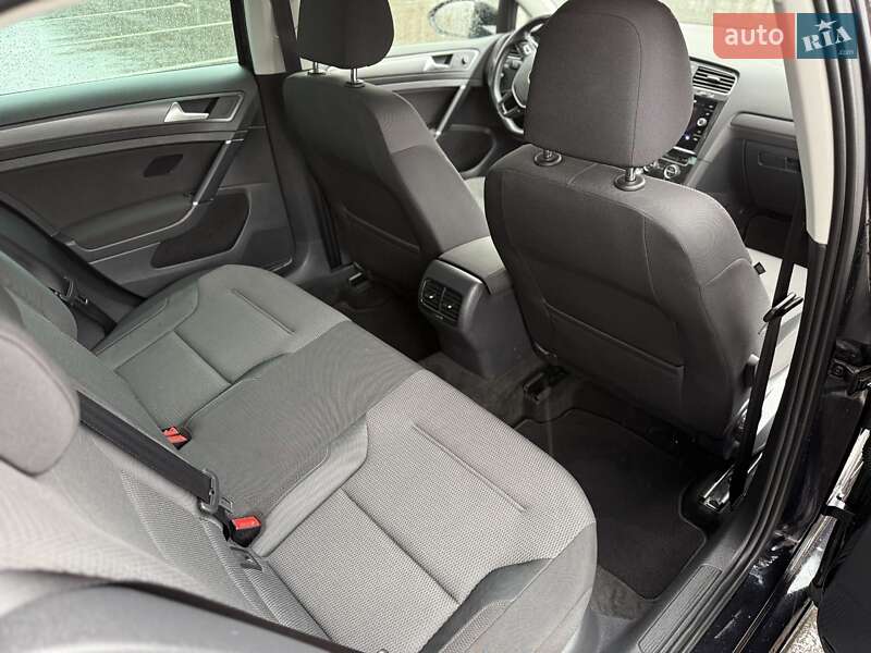 Хэтчбек Volkswagen e-Golf 2019 в Дубно