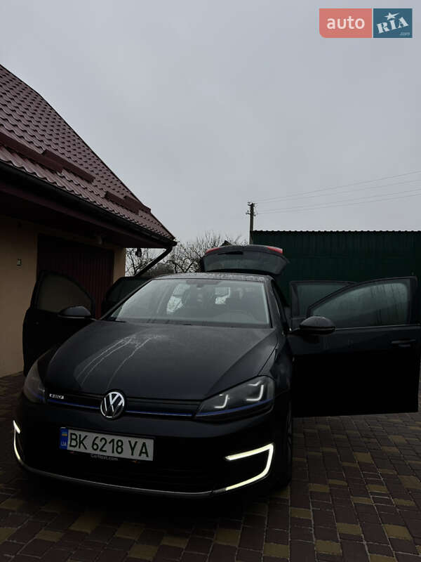 Хэтчбек Volkswagen e-Golf 2015 в Ровно