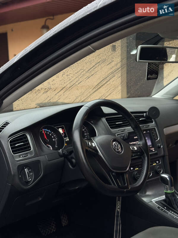 Хэтчбек Volkswagen e-Golf 2015 в Ровно