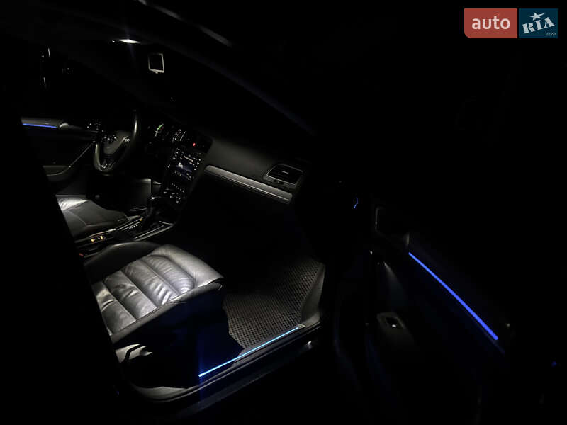 Хэтчбек Volkswagen e-Golf 2015 в Хмельницком