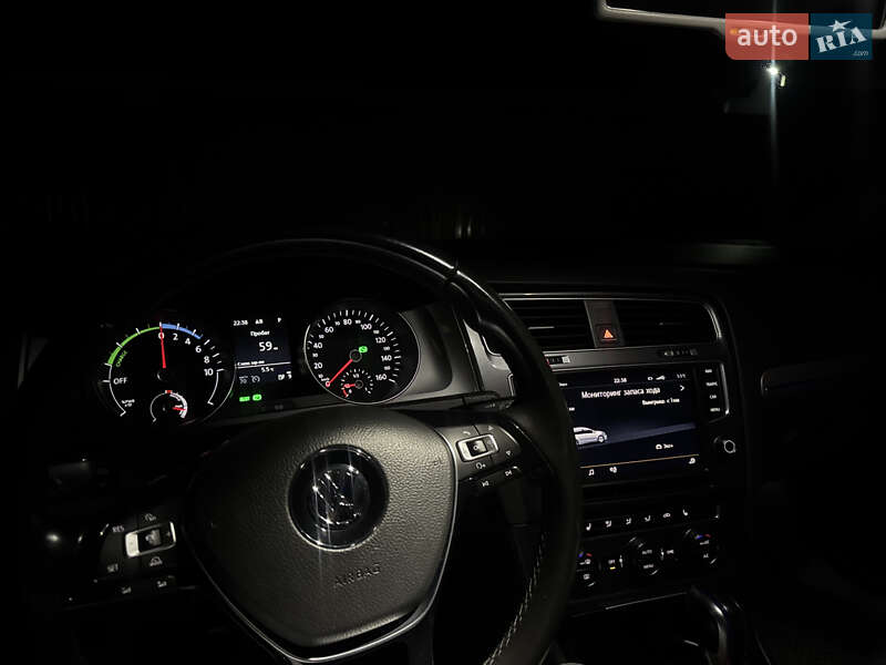 Хэтчбек Volkswagen e-Golf 2015 в Хмельницком