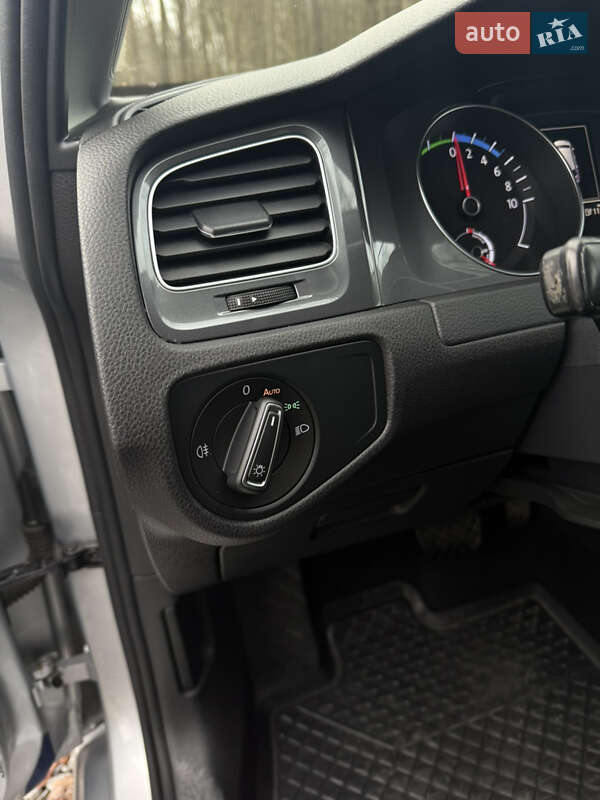 Хэтчбек Volkswagen e-Golf 2016 в Бродах фото 20 Хэтчбек Volkswagen e-Golf 2016 в Бродах