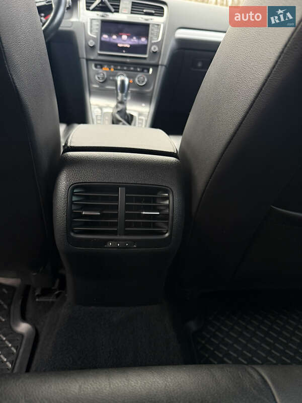 Хэтчбек Volkswagen e-Golf 2016 в Бродах фото 37 Хэтчбек Volkswagen e-Golf 2016 в Бродах