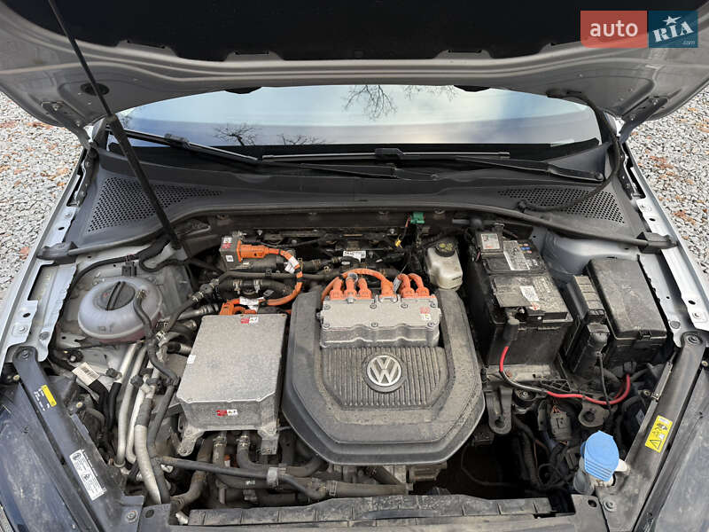 Хэтчбек Volkswagen e-Golf 2016 в Бродах фото 41 Хэтчбек Volkswagen e-Golf 2016 в Бродах