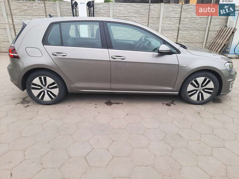 Volkswagen e-Golf 2016