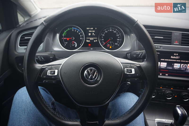 Хэтчбек Volkswagen e-Golf 2015 в Самборе
