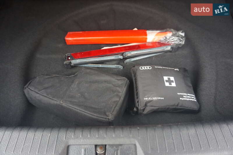 Хэтчбек Volkswagen e-Golf 2015 в Самборе