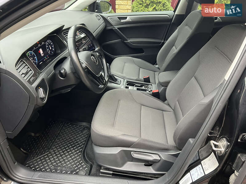 Хэтчбек Volkswagen e-Golf 2018 в Львове