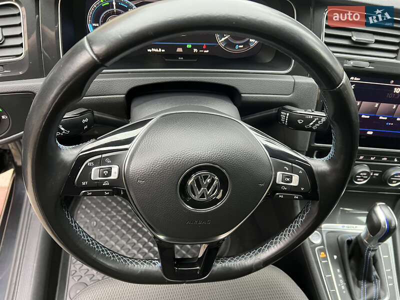 Хэтчбек Volkswagen e-Golf 2018 в Львове