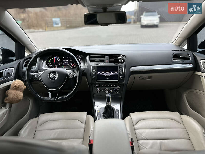 Хэтчбек Volkswagen e-Golf 2015 в Мукачево фото 15 Хэтчбек Volkswagen e-Golf 2015 в Мукачево