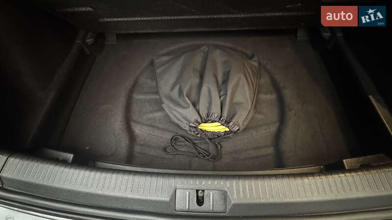 Хэтчбек Volkswagen e-Golf 2021 в Сваляве