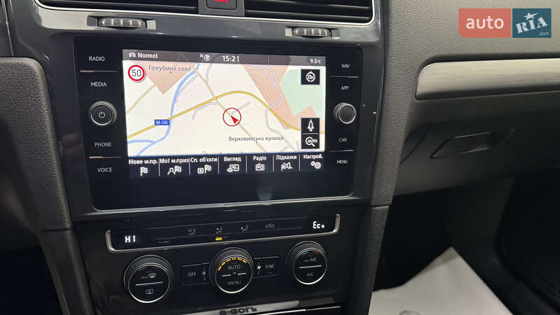 Хэтчбек Volkswagen e-Golf 2021 в Сваляве