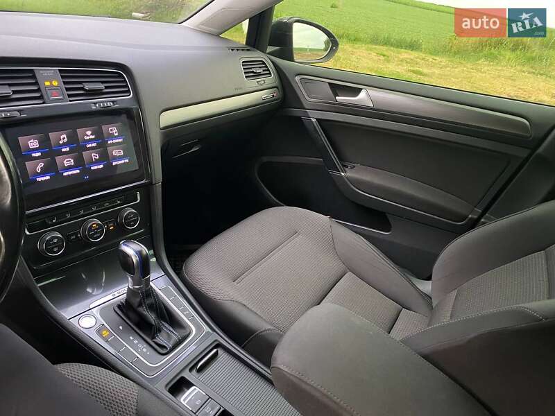 Хэтчбек Volkswagen e-Golf 2017 в Житомире