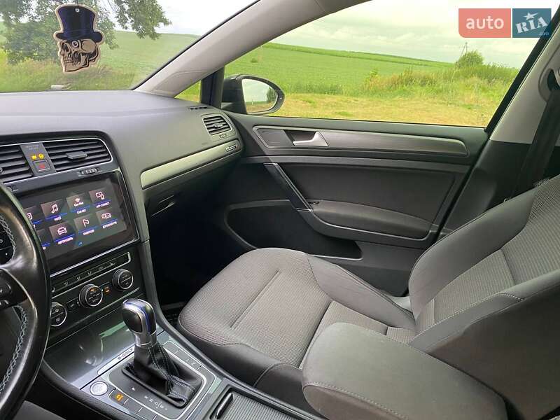 Хэтчбек Volkswagen e-Golf 2017 в Житомире