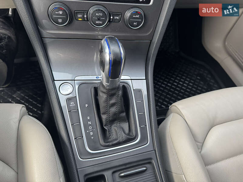 Хэтчбек Volkswagen e-Golf 2015 в Тернополе фото 68 Хэтчбек Volkswagen e-Golf 2015 в Тернополе