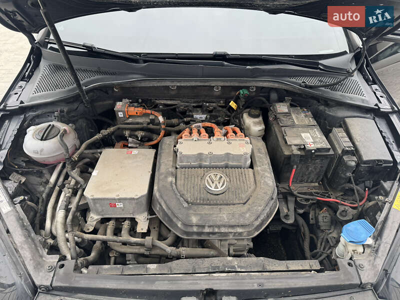 Хэтчбек Volkswagen e-Golf 2015 в Тернополе фото 76 Хэтчбек Volkswagen e-Golf 2015 в Тернополе