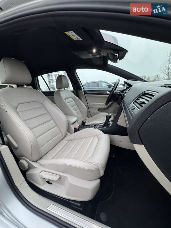 Хэтчбек Volkswagen e-Golf 2019 в Луцке