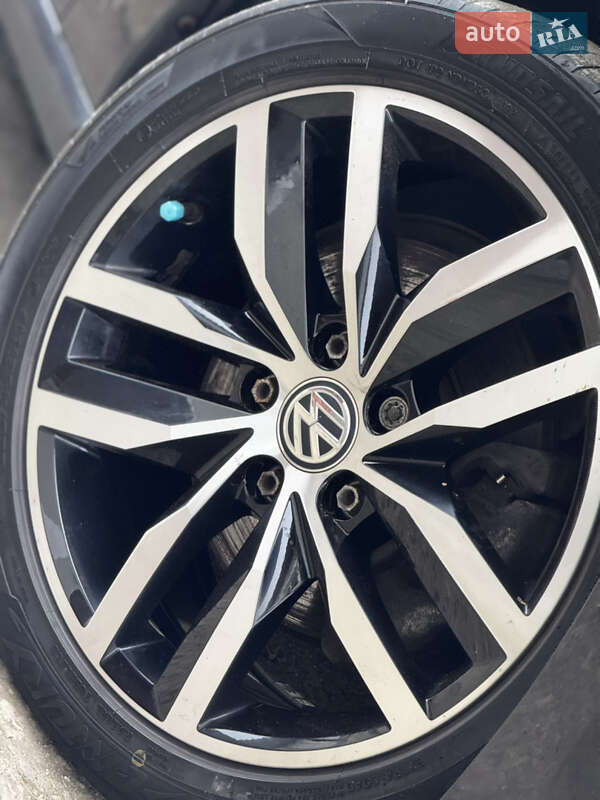 Хэтчбек Volkswagen e-Golf 2019 в Дрогобыче