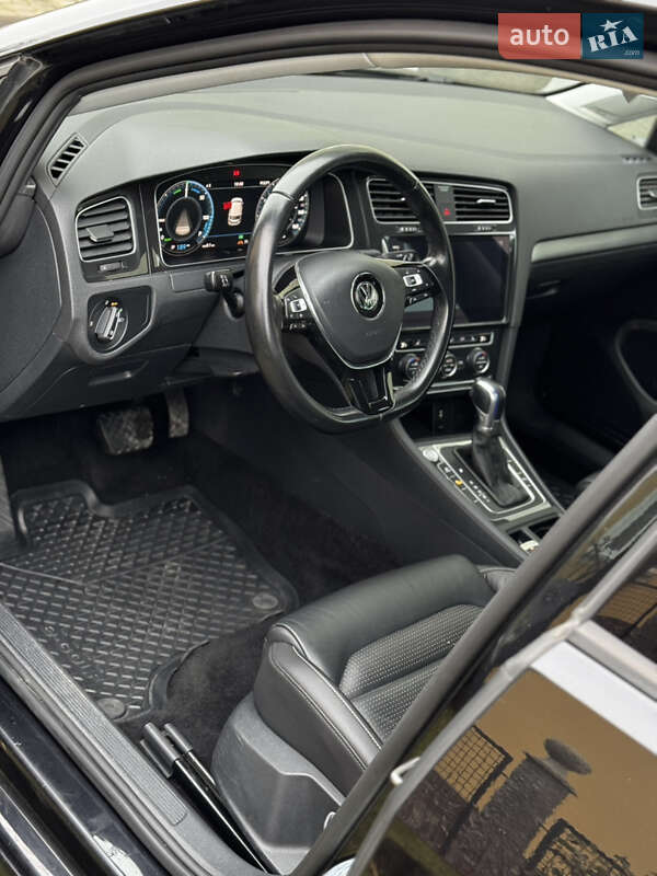 Хэтчбек Volkswagen e-Golf 2019 в Дрогобыче