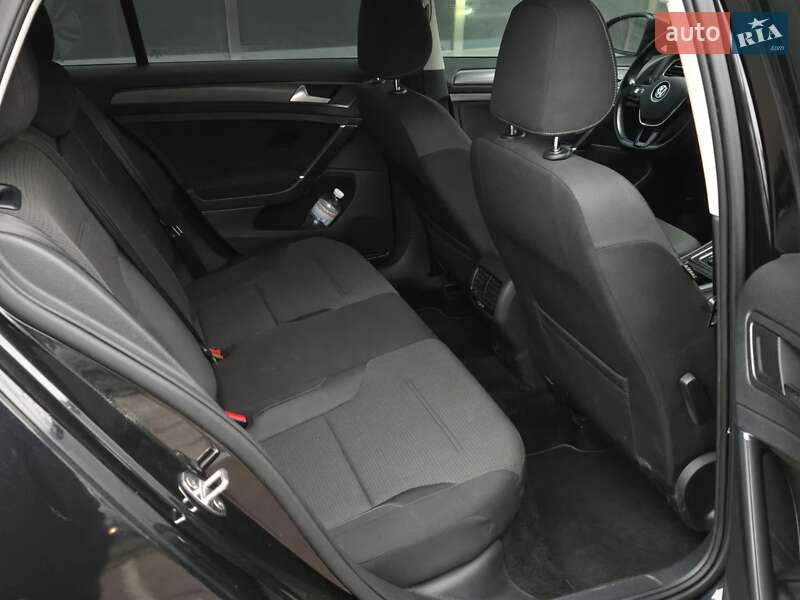 Хэтчбек Volkswagen e-Golf 2019 в Киеве