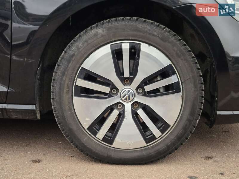 Хэтчбек Volkswagen e-Golf 2019 в Киеве