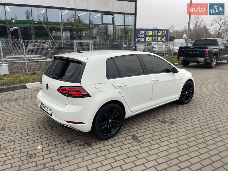 Хэтчбек Volkswagen e-Golf 2017 в Киеве