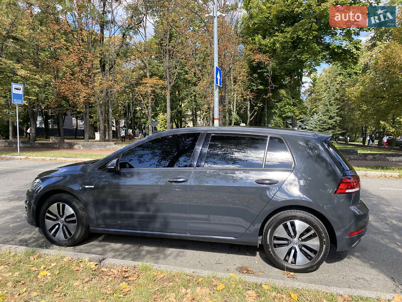 Хэтчбек Volkswagen e-Golf 2018 в Киеве