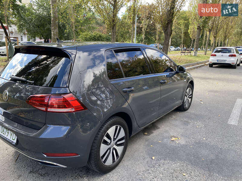 Хэтчбек Volkswagen e-Golf 2018 в Киеве