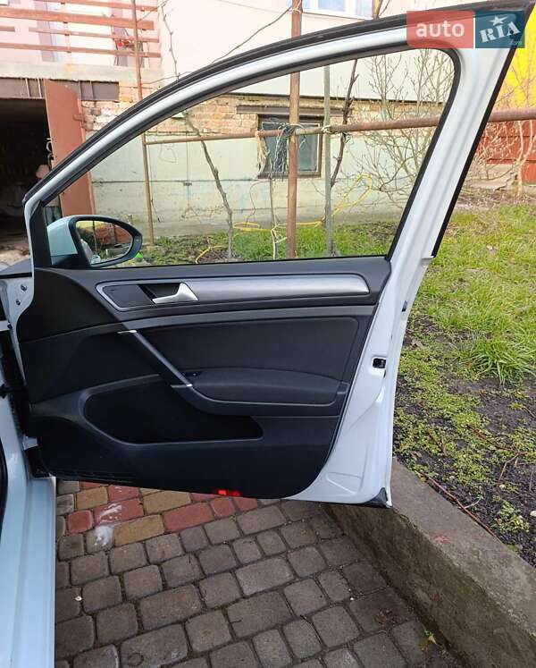 Хетчбек Volkswagen e-Golf 2018 в Львові фото 11 Хетчбек Volkswagen e-Golf 2018 в Львові