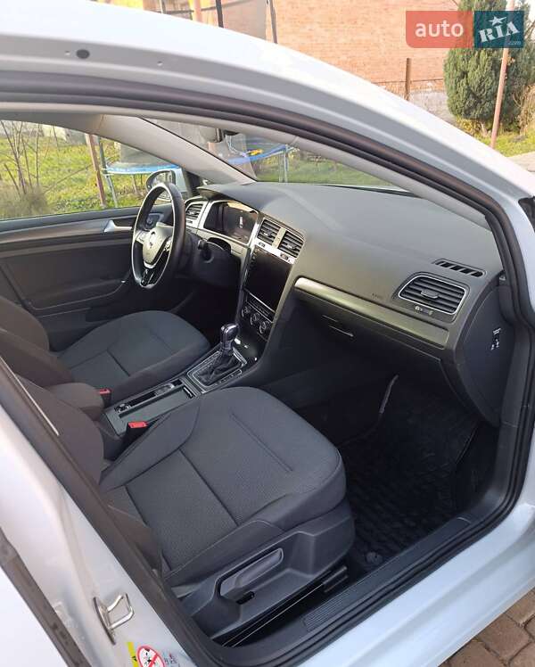 Хетчбек Volkswagen e-Golf 2018 в Львові фото 22 Хетчбек Volkswagen e-Golf 2018 в Львові