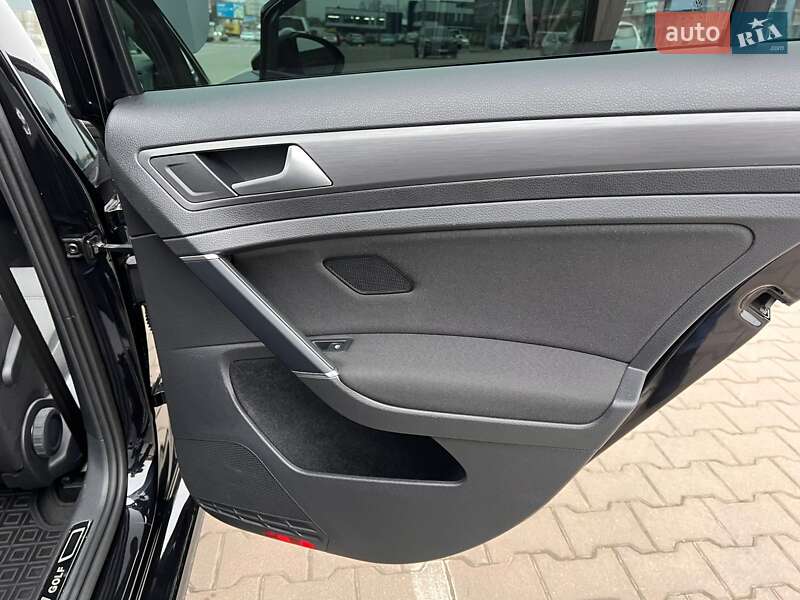 Хетчбек Volkswagen e-Golf 2020 в Києві