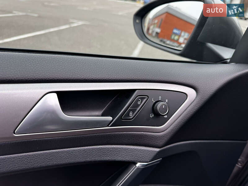 Хетчбек Volkswagen e-Golf 2015 в Броварах фото 18 Хетчбек Volkswagen e-Golf 2015 в Броварах