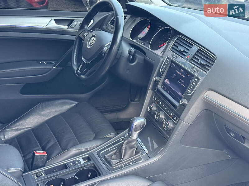 Хетчбек Volkswagen e-Golf 2015 в Луцьку