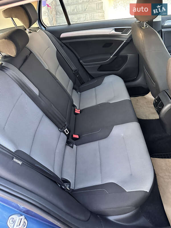 Хетчбек Volkswagen e-Golf 2014 в Чернівцях