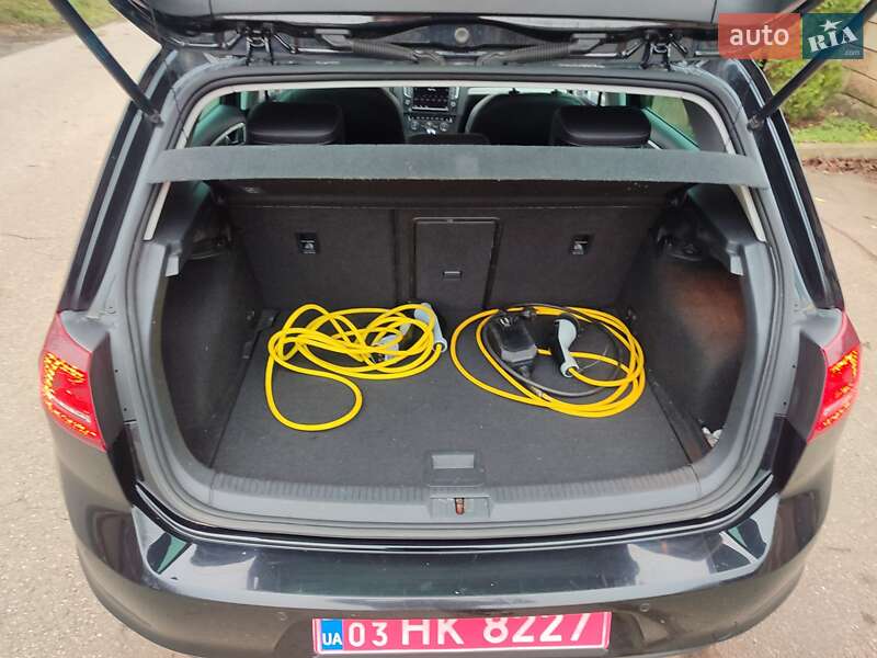 Хетчбек Volkswagen e-Golf 2016 в Кривому Розі фото 11 Хетчбек Volkswagen e-Golf 2016 в Кривому Розі