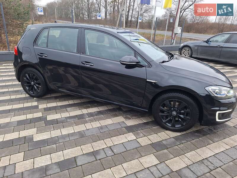 Хетчбек Volkswagen e-Golf 2017 в Городку