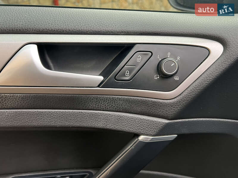 Хетчбек Volkswagen e-Golf 2016 в Львові