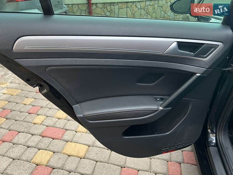 Хетчбек Volkswagen e-Golf 2016 в Львові