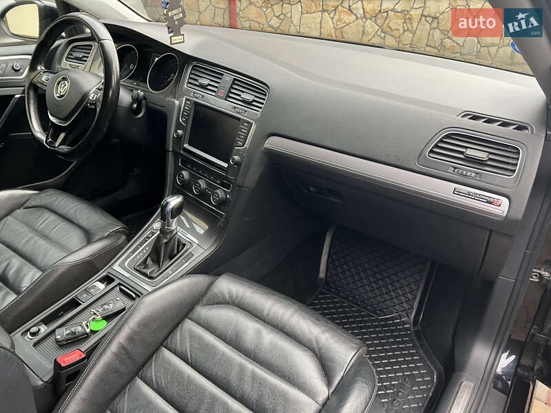 Хетчбек Volkswagen e-Golf 2016 в Львові