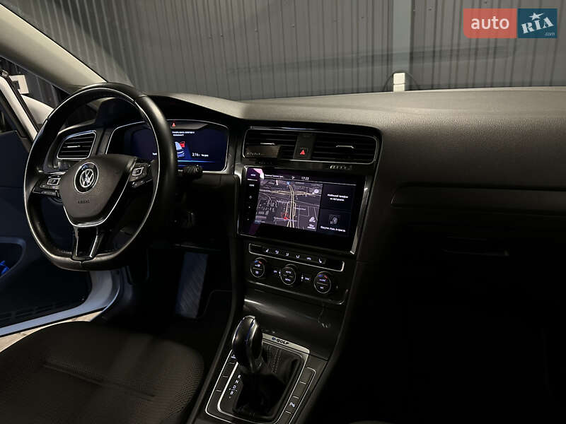 Хэтчбек Volkswagen e-Golf 2018 в Львове