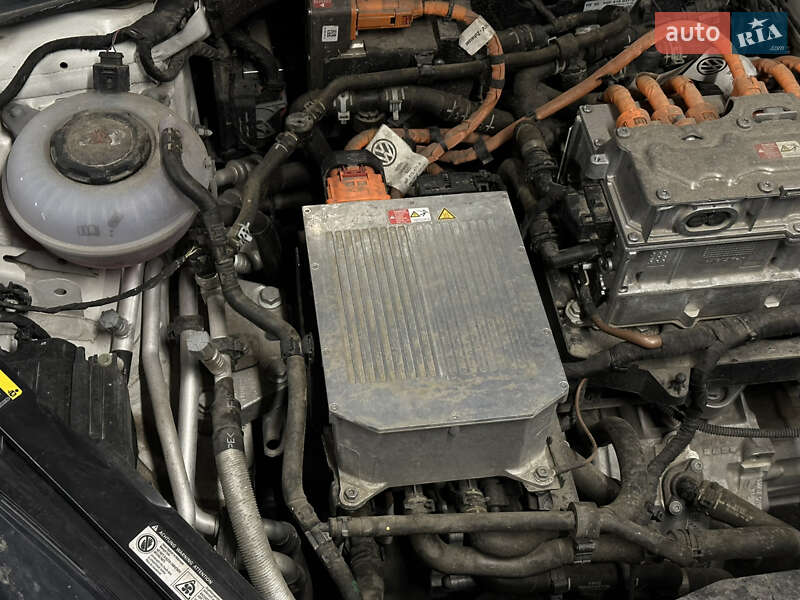 Хэтчбек Volkswagen e-Golf 2018 в Львове