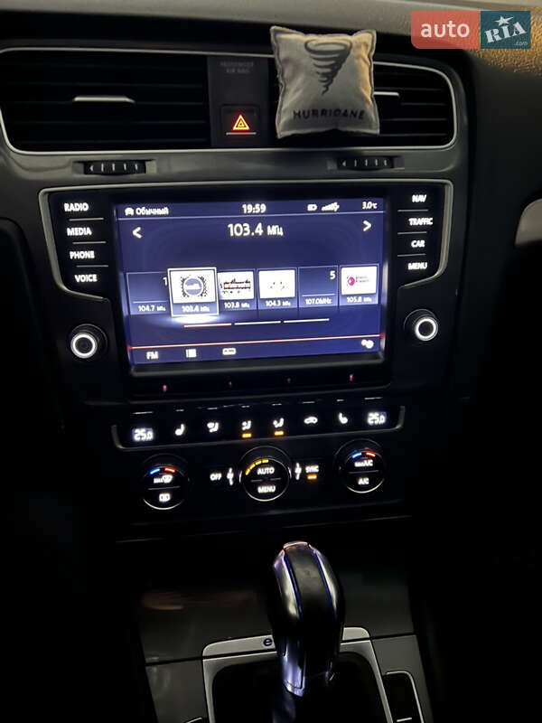 Хэтчбек Volkswagen e-Golf 2015 в Ивано-Франковске фото 7 Хэтчбек Volkswagen e-Golf 2015 в Ивано-Франковске