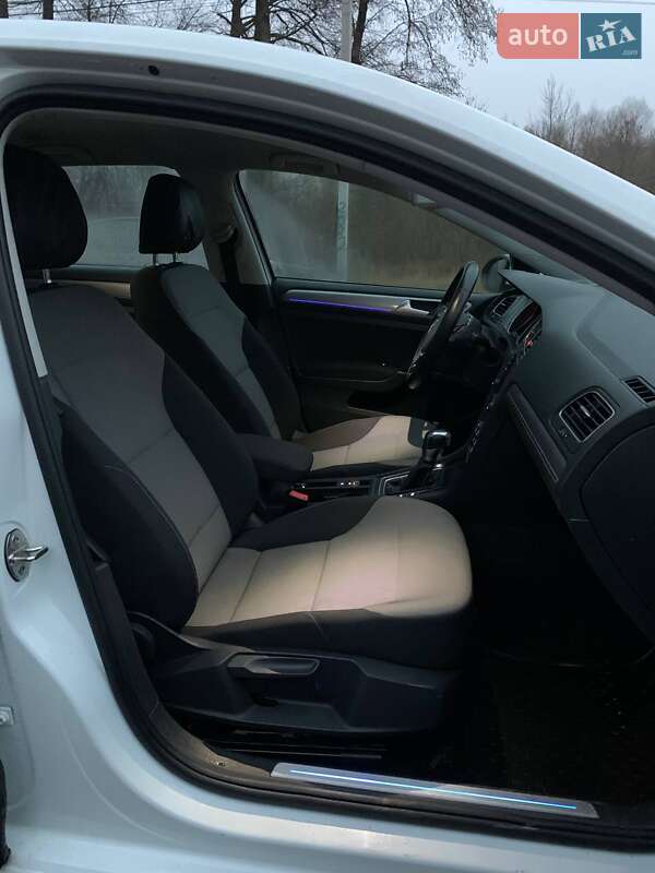 Хетчбек Volkswagen e-Golf 2014 в Івано-Франківську