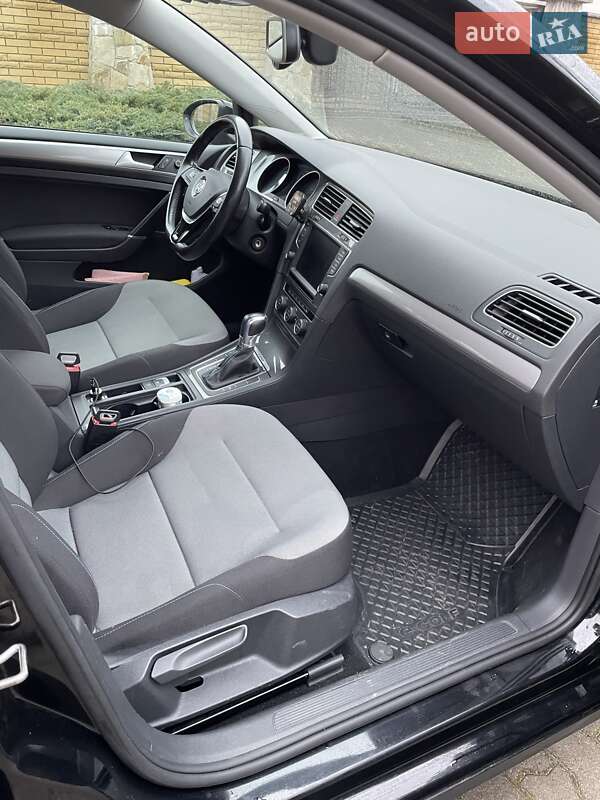 Хетчбек Volkswagen e-Golf 2016 в Львові