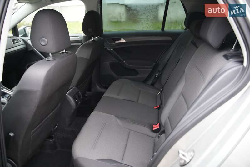 Хэтчбек Volkswagen e-Golf 2017 в Дубно